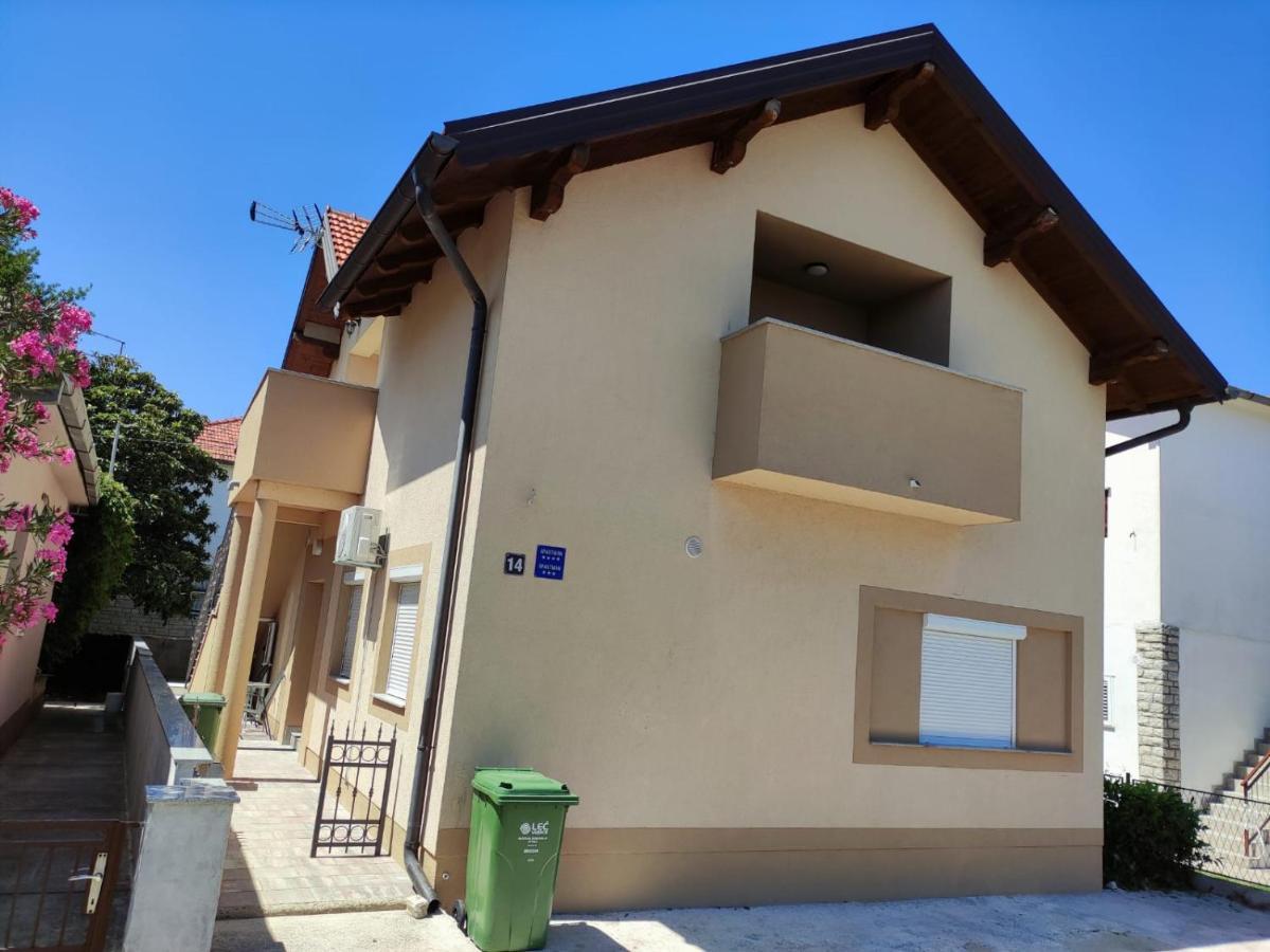 Apartmani Vuckovic Vodice Exteriör bild