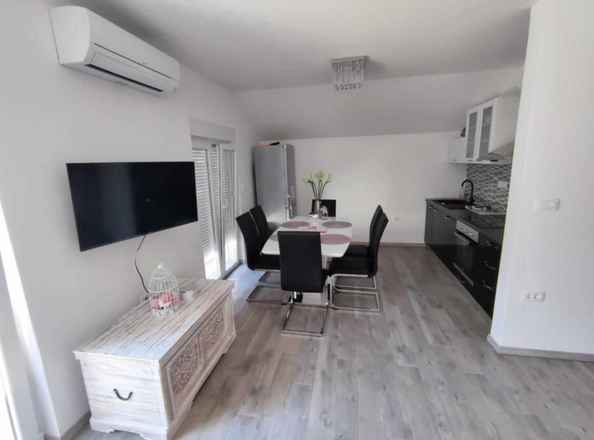 Apartmani Vuckovic Vodice Exteriör bild