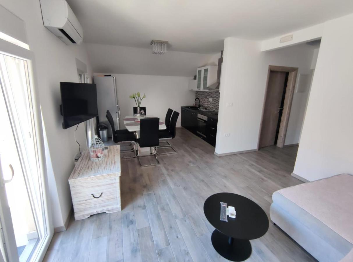 Apartmani Vuckovic Vodice Exteriör bild